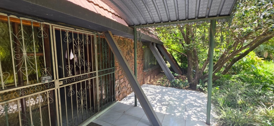 6 Bedroom Property for Sale in Wilkeville North West